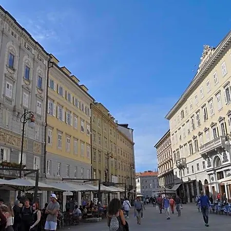 Unica Nel Cuore Storico Di Trieszt